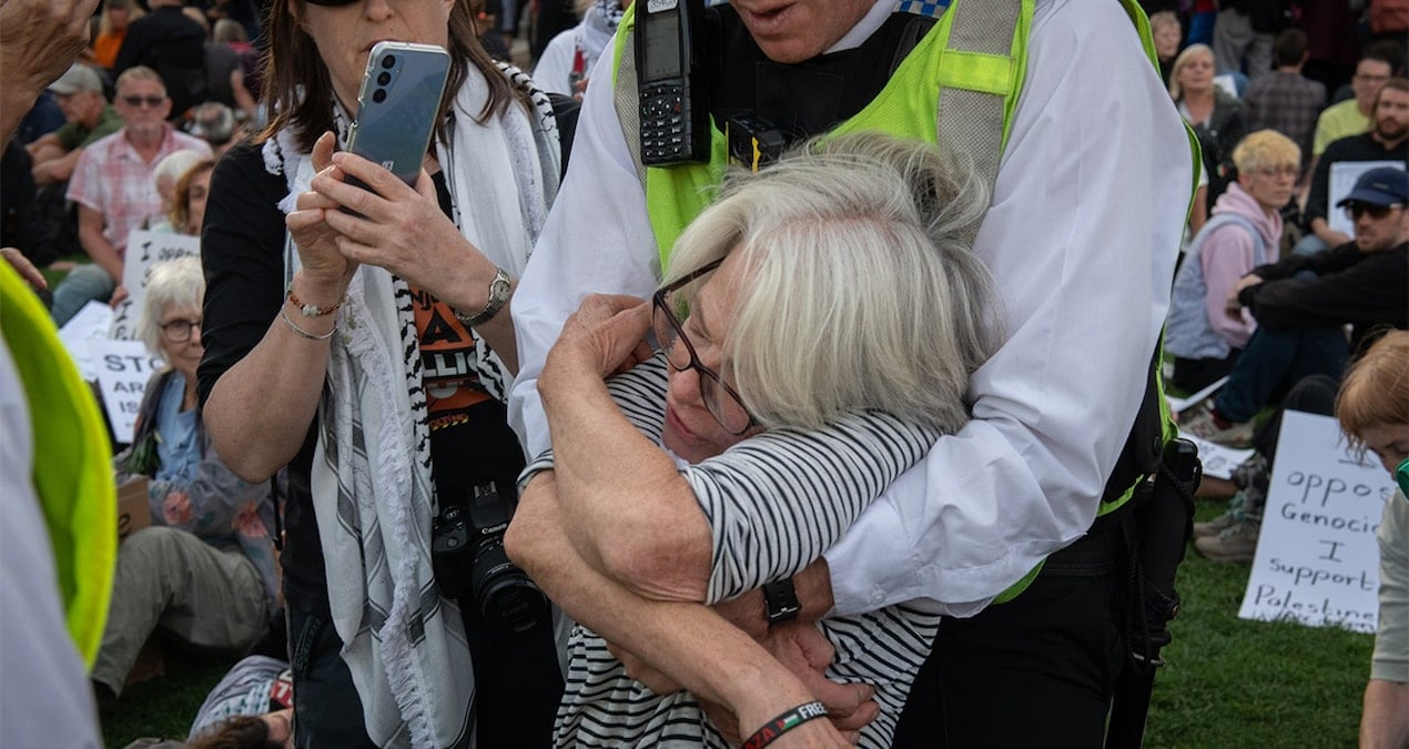 yasakli gruba destek gosterisinde 890 kisi gozaltina alindi c9bNTQ9S