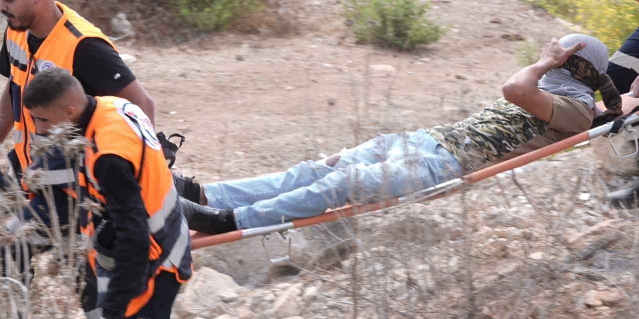 israil askerleri sevinmeyin diyerek filistinli kalabaliga saldirdi sSaYmBHA.jpg