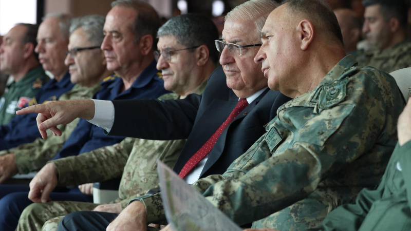 mill savunma bakani guler pkknin basta suriyede olmak uzere tum uzantilari silahlarini teslim etmeli BlnYP5PC